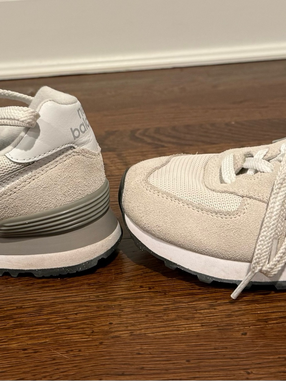 New Balance Women's Cream and White Retro Sneakers - Picture 3 of 9